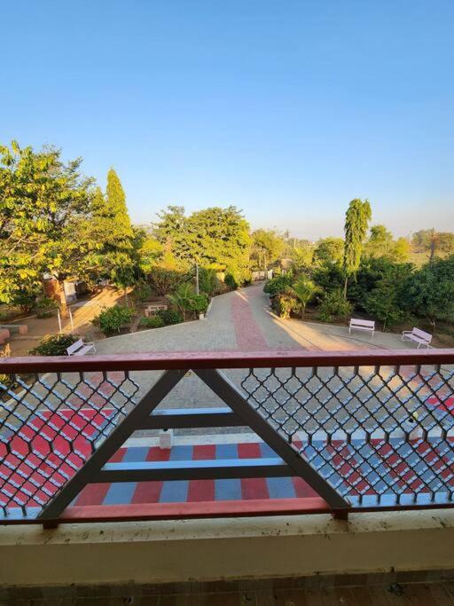 Farmhouse Close To Nature - Kesari Farm Gandhinagar Buitenkant foto